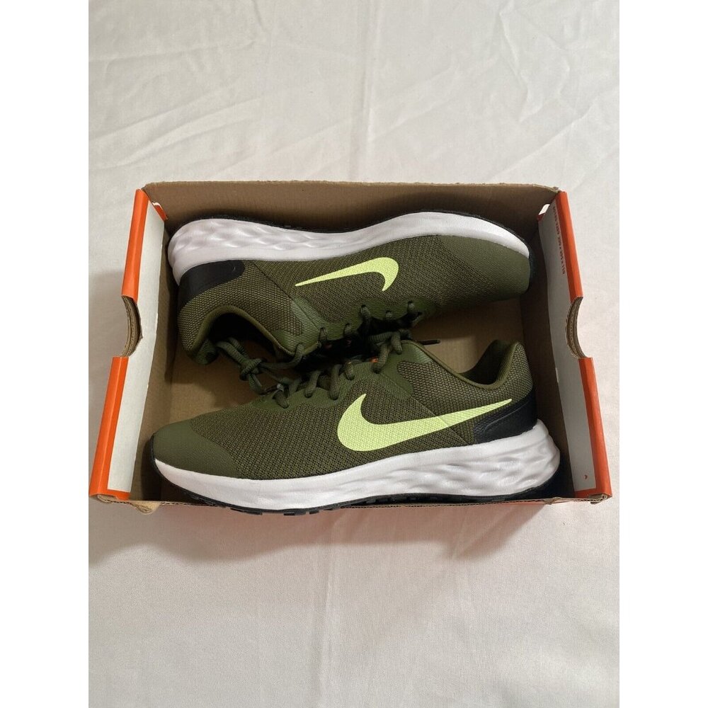New Youth Size 7Y Green Nike Revolution 6 NN (GS) Running Shoes DD1096 300